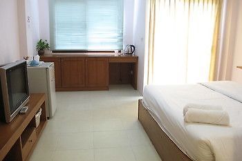 Somjai House Hotell Si Racha Exteriör bild