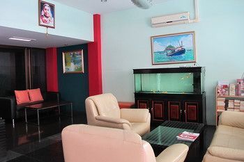 Somjai House Hotell Si Racha Exteriör bild