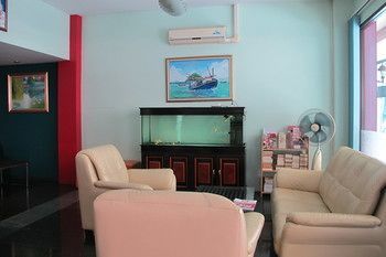 Somjai House Hotell Si Racha Exteriör bild