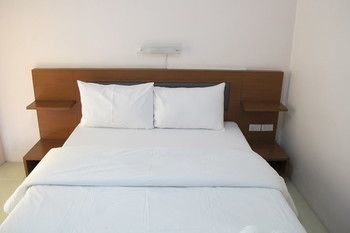 Somjai House Hotell Si Racha Exteriör bild