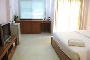 Somjai House Hotell Si Racha Exteriör bild